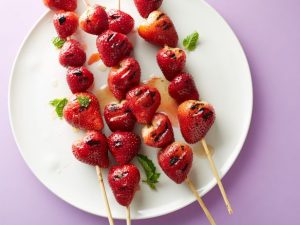 fnk_grilled-strawberry-kebabs-with-lemon-mint-sauce_s4x3-jpg-rend-sni18col
